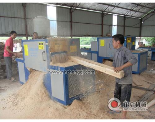 安徽宣城市水東鎮(zhèn)鋸杉木加工現(xiàn)場(chǎng)方木多片鋸15高