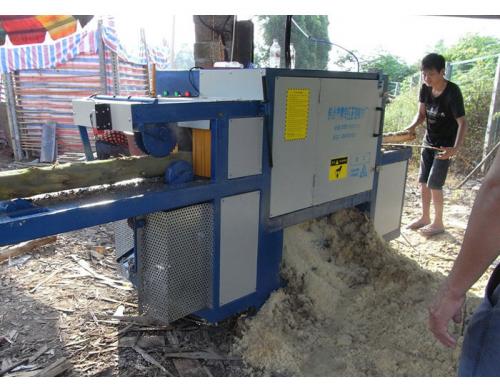 廣西省貴港市八堂鎮(zhèn)-200圓木多片鋸加工現(xiàn)場