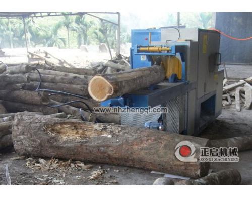 海南島鋸橡膠木25機加工現場