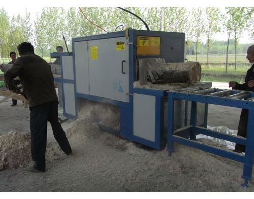 河南省信陽市-鋸400圓木加工現(xiàn)場(chǎng)