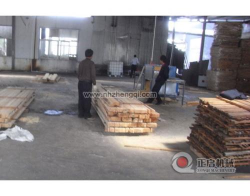 江蘇淮安市盯眙縣鋸進口木加工現場15機