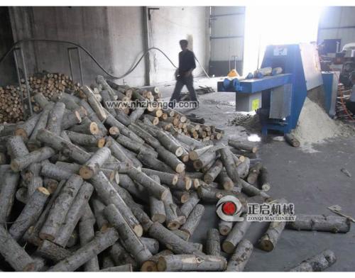 山東荷澤楊木加工現(xiàn)場200機