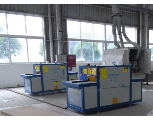 中國著名家私制造廠家-四川全友家私有限公司-正啟方木多片鋸50高干切現(xiàn)場(chǎng)